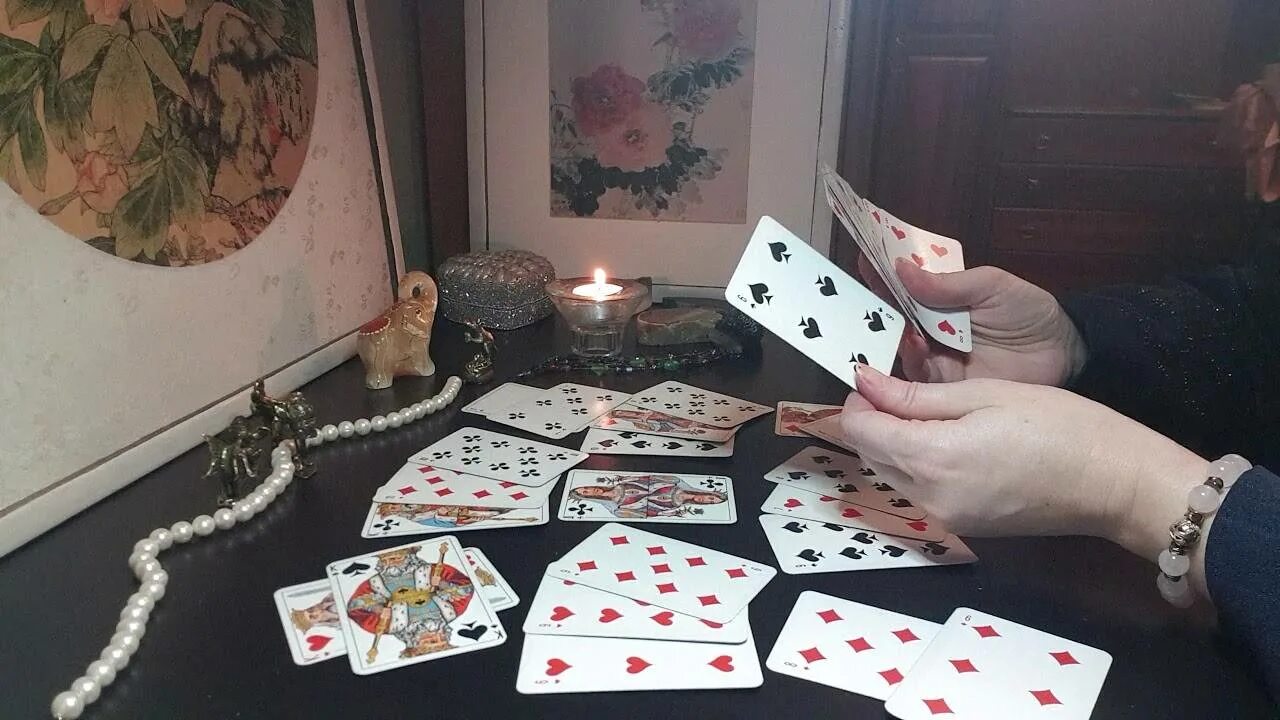 Гадать на будущее правдивое. Цыганское гадание на будущее.