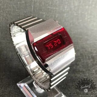 Советские электронные наручные часы