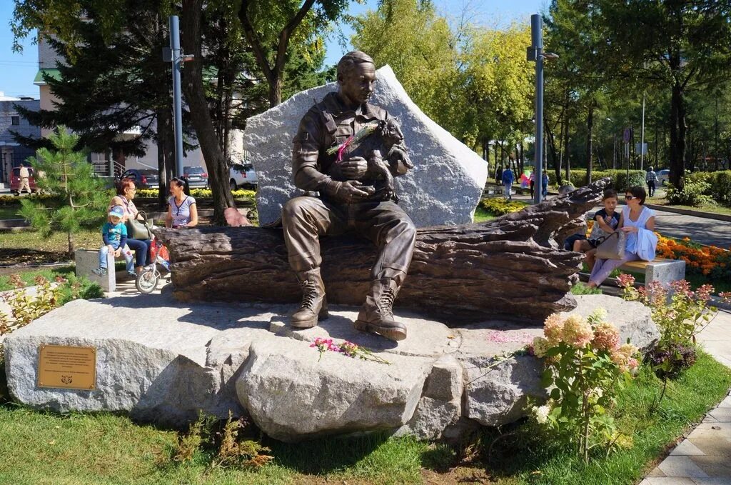 Уссурийск лето. Панда центр уссурийск. Уссурийск. Фонтан у мэрии черкесска. Куда сходить в уссурийске.