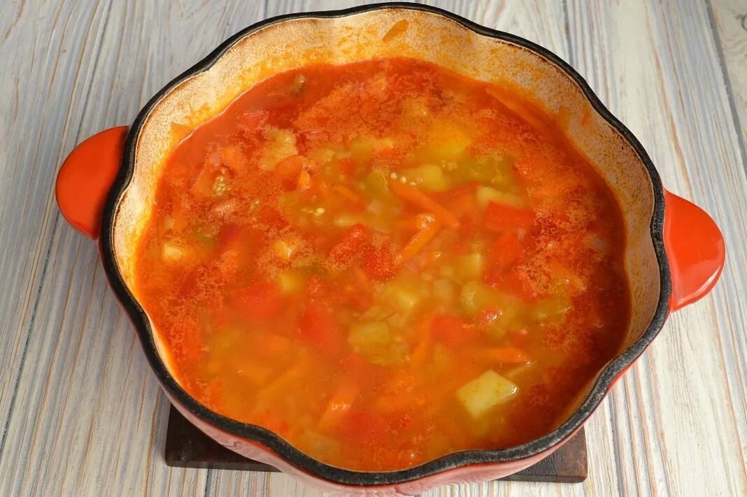 Суп из тыквы и перца. Суп с тыквой и картофелем. суп из тыквы и кабачков. суп тыквенный с кабачком и картофелем. тыква с болгарским перцем и картошкой.