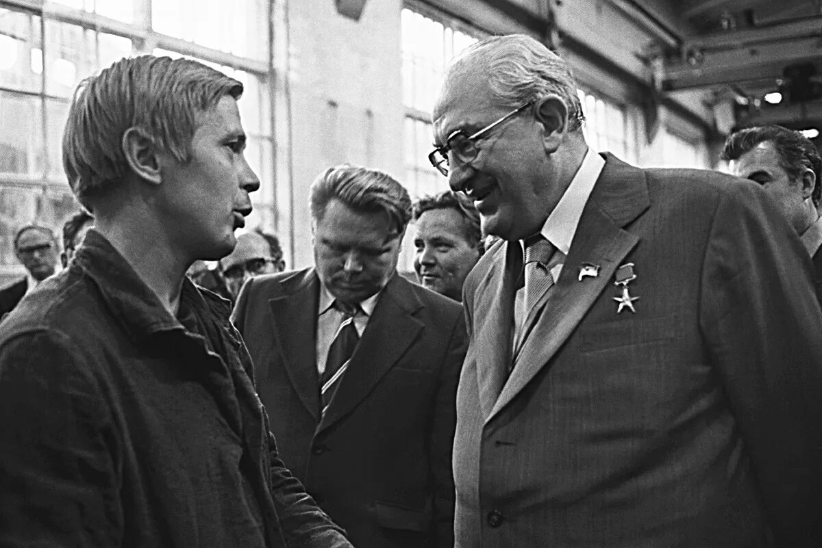 Андропова трудовая. Андропов председатель кгб. Андропова трудовая. Гленн миллер андропов. Андропов портрет.