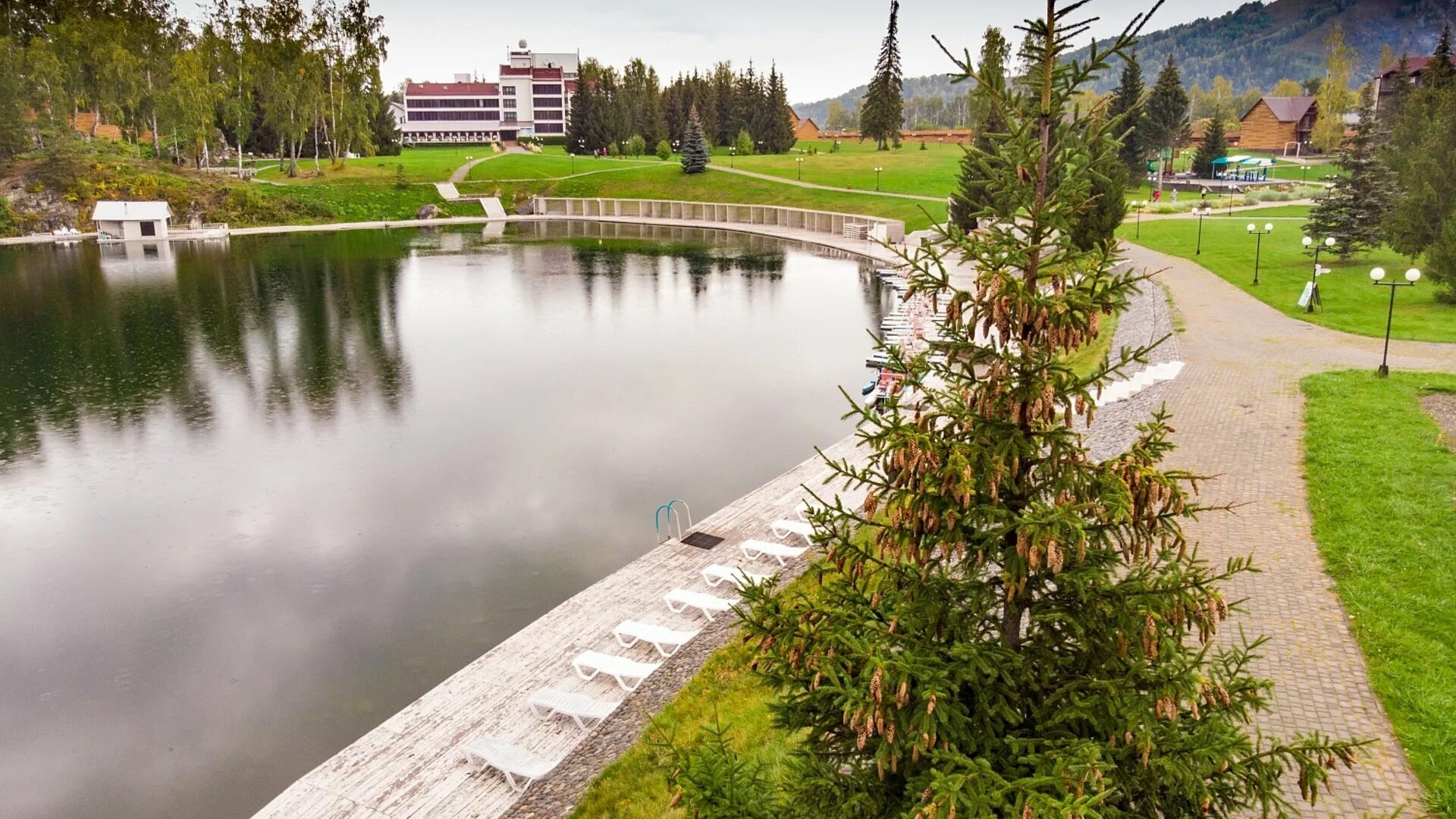 Ая горно алтайск. Парк отель ая горный Алтай. Парк-отель ая, посёлок Катунь. Гостиницы на озере ая горный Алтай. Парк отель озеро ая горный Алтай.