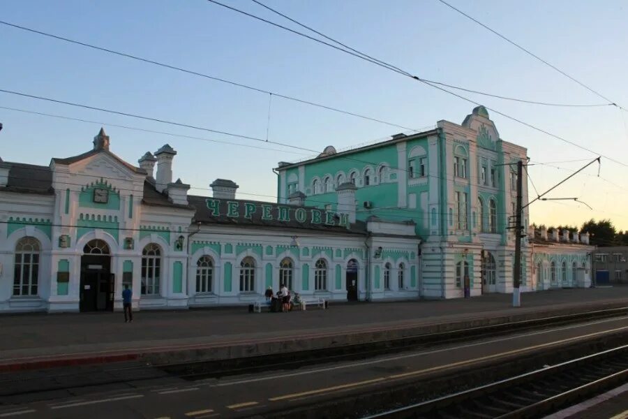 Вокзал Череповец 1. ЖД станция Череповец 1. Старый вокзал Череповец. Привокзальная площадь Череповец. Вокзал череповец телефон