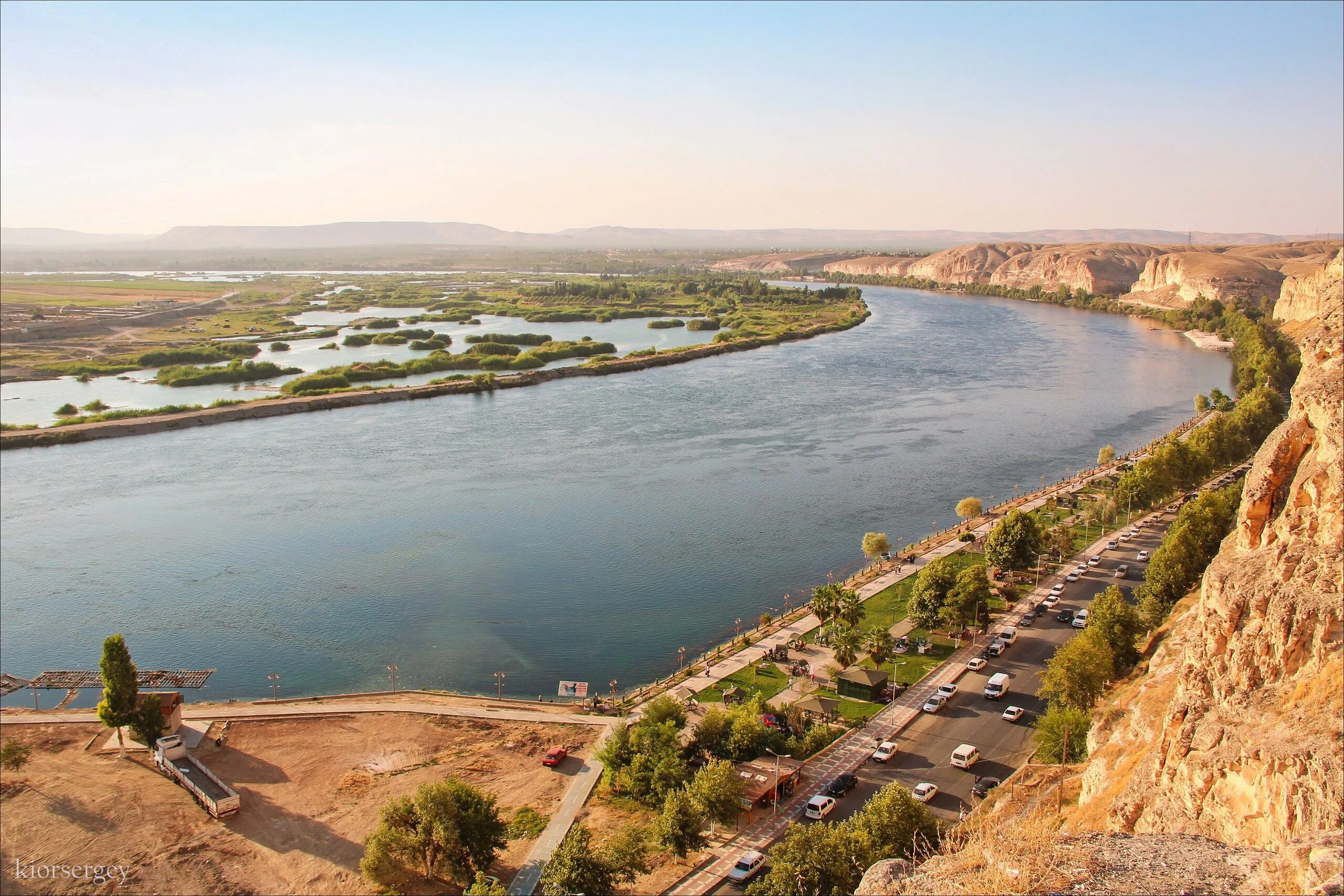 Ев рат. Река Евфрат. Река Евфрат река тигр. Реки тигр и Евфрат в Турции. Река Евфрат в Турции.