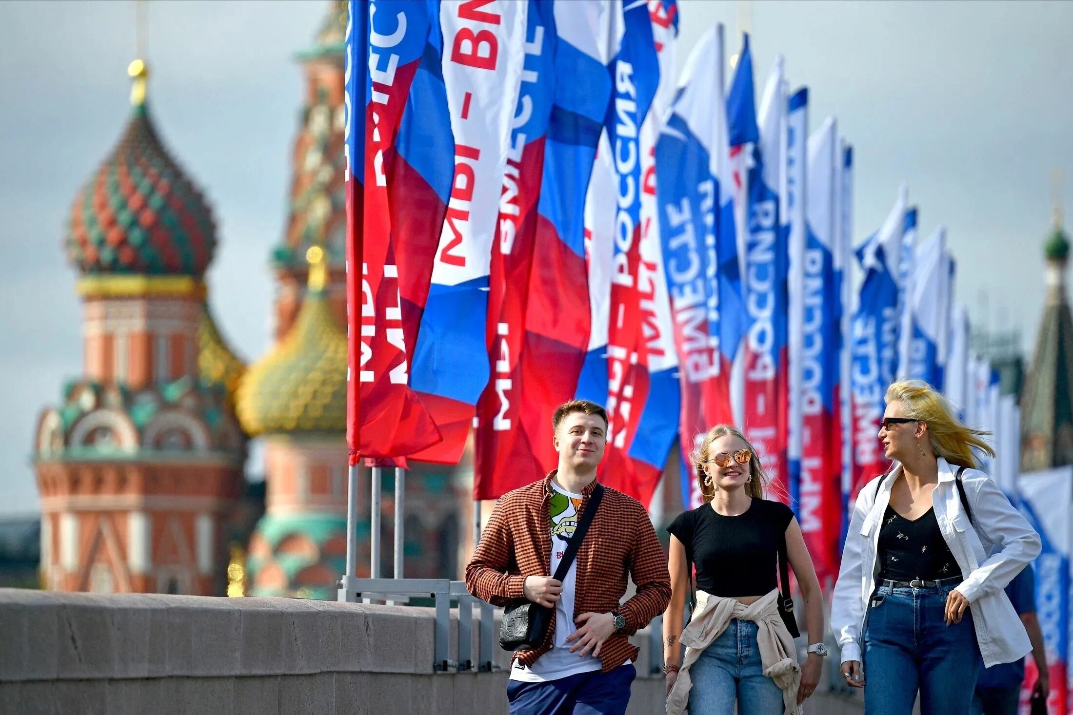 Празднование 12 июня. С праздником день России. День России празднование. С днём России 12 июня. 12 июня можно