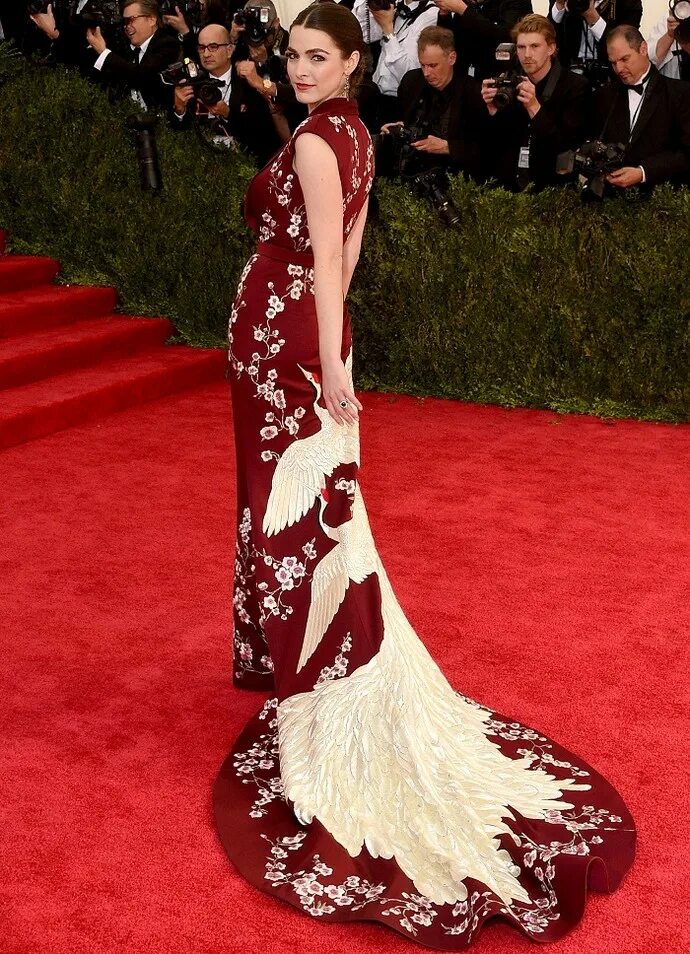 Блейк лайвли канны. Бехати принслу в платье. Платье дорожку. Платье дорожку. Платья с красной дорожки.