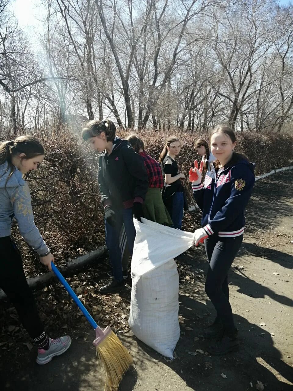 когда субботник в 2024. группа субботник. субботник в школе. дети на субботнике. 2022 общегородской субботник москва.
