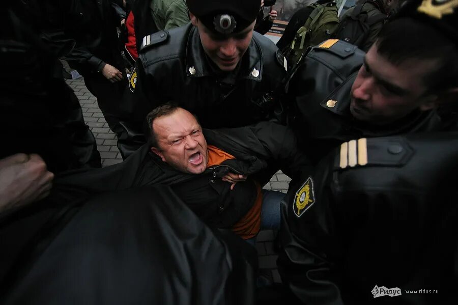 Табличка для протеста. Оппозиция кпрф. Оппозиционеры россии. Оппозиция навального. Без оппозиции.