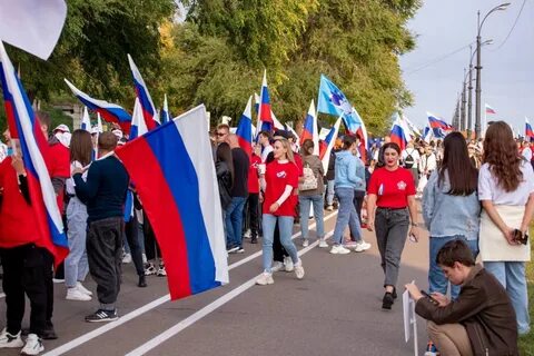 Пройти в колонне