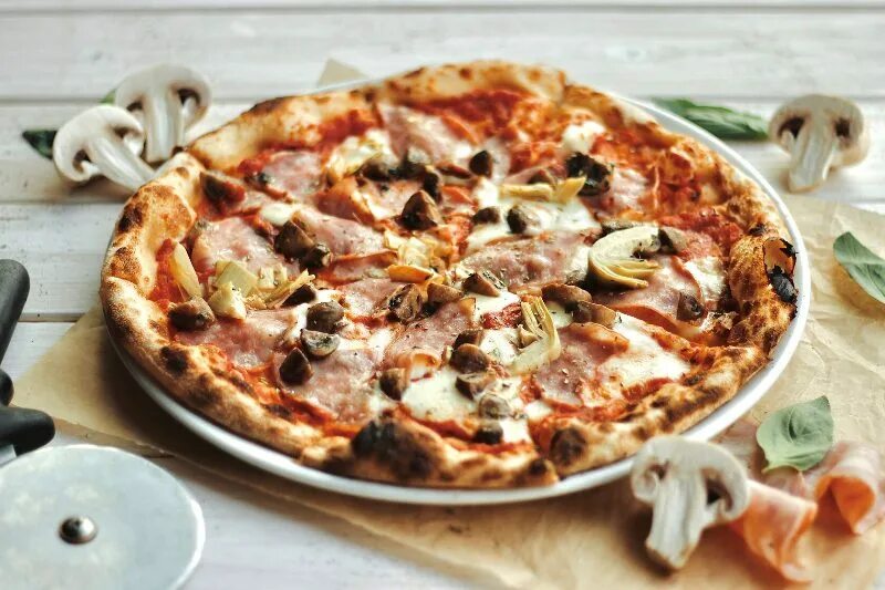 Acclaimed Restaurant Serves The 'Most Perfect Pizza' In Florida iHeart