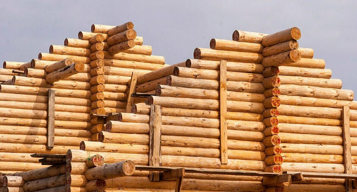 Post beam канадская рубка баня. Сруб 5 букв. Сруб бани 5х5. Сруб 5 букв. Пост энд бим с канадской рубкой.