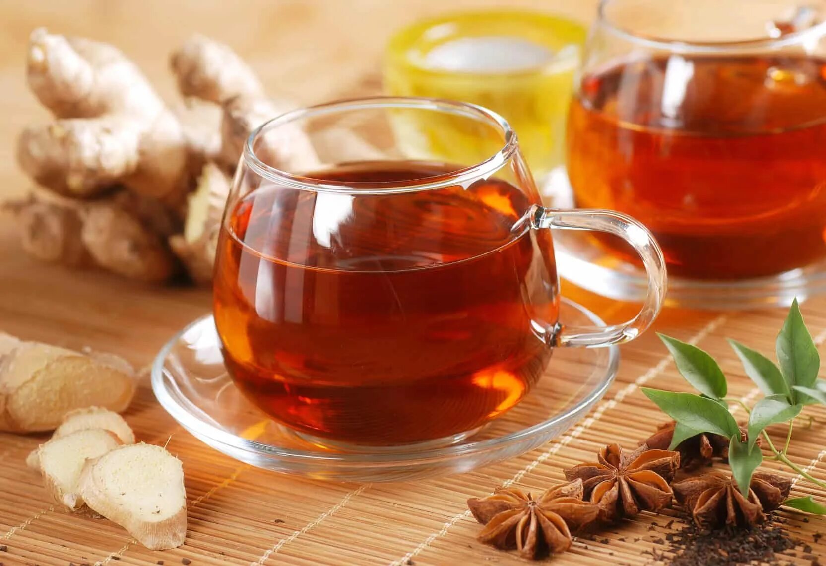 Медовый красный чай. Имбирный чай. Чай черный. Чай с корицей. Чай с корицей и имбирем.
