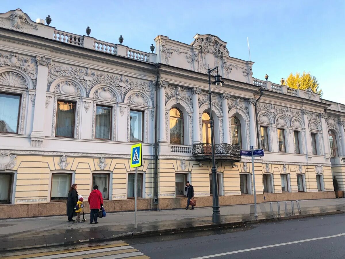 Пречистенка 20. Особняк Ушкова на Пречистенке в Москве. Усадьба Ермолова на Пречистенке. Ул Пречистенка 20 Москва. Особняк Айседоры Дункан на Пречистенке.