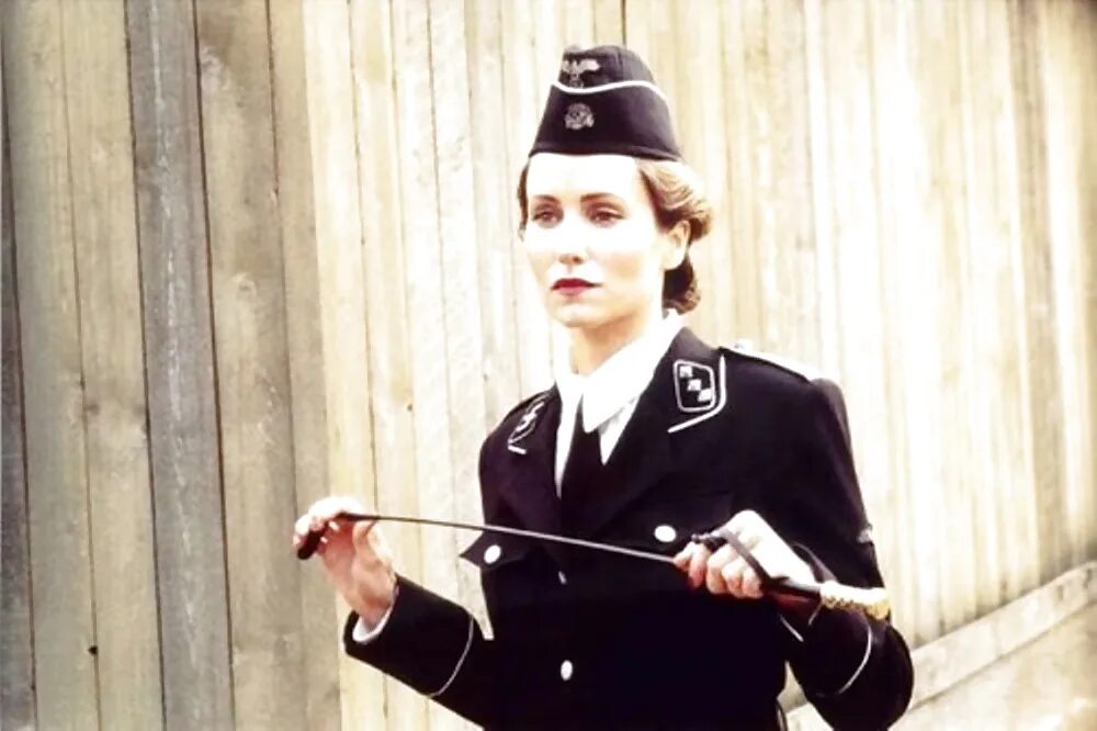 женщина полицейский. охранник в тюрьме. женщина надзиратель. мария мандель надзирательница из концлагеря. надзиратель женщина.