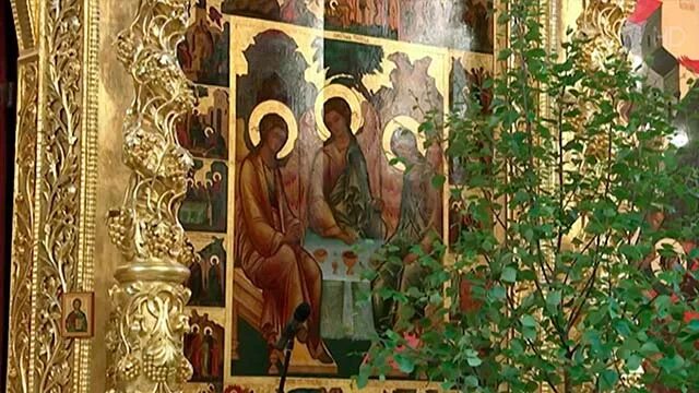 икона троица в храме. день святой троицы (пятидесятница) — православие. икона троица в храме. икона троица в храме. храмовая икона пресвятой троицы.