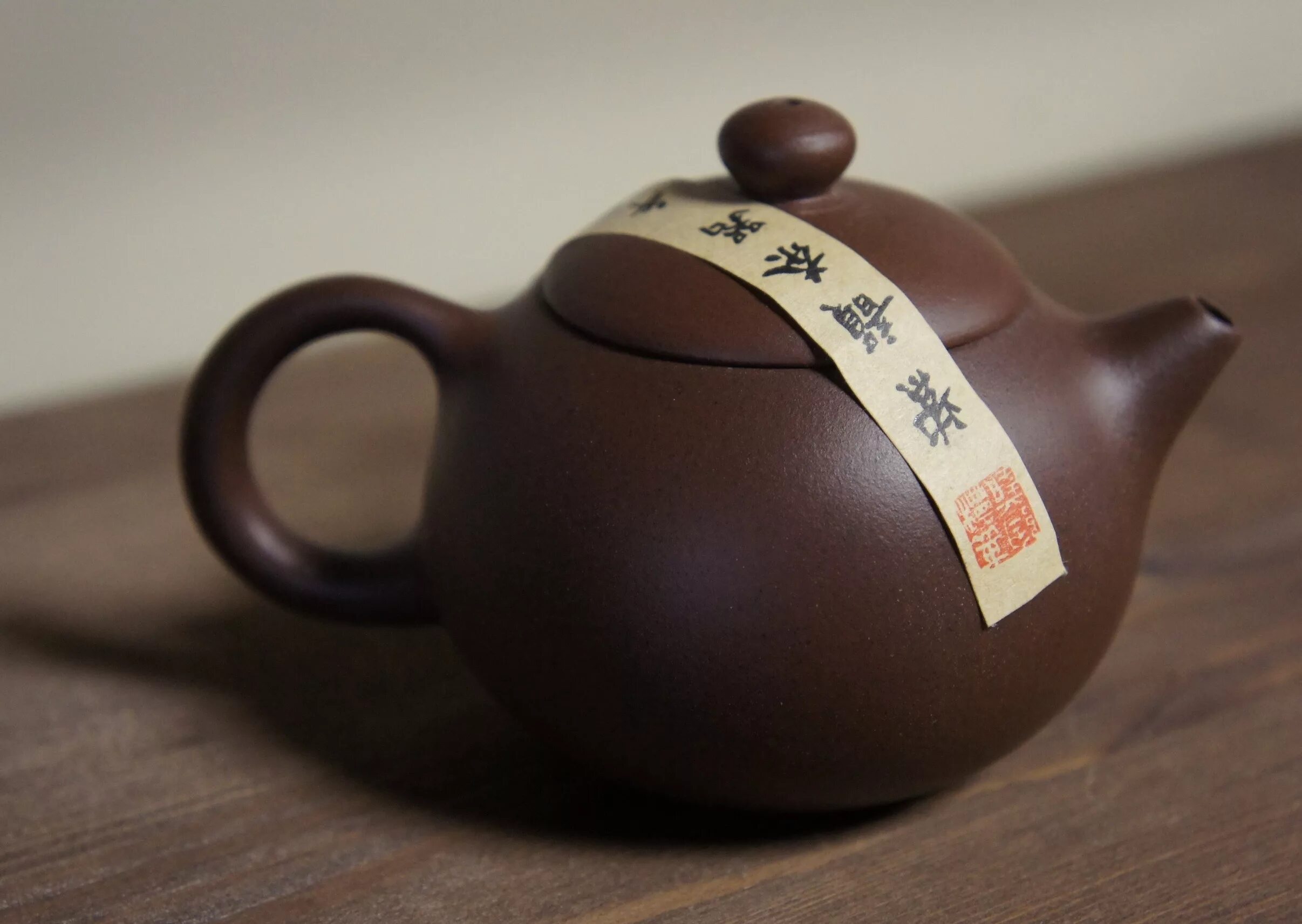 Чайник для чая. Глиняный чайник. Китайский глиняный чайник. Чай в глиняном чайнике. Чайник для чайной церемонии.