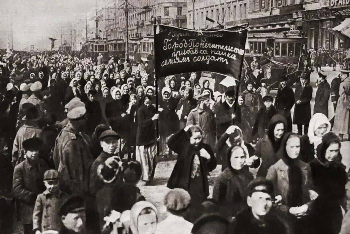 Февральская революция 1917 манифестация женщин. Февральской революции 1917 года бунт. Демонстрация в Петрограде 1917 23 февраля.
