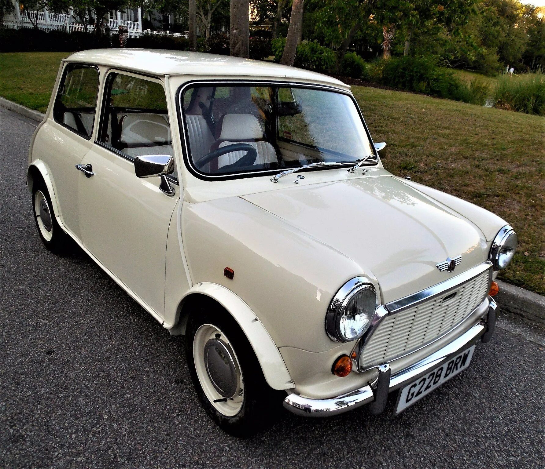 Мини старые версии. Rover mini 1990. classic rover mini. ровер мини flacon. мини ровер автострада.
