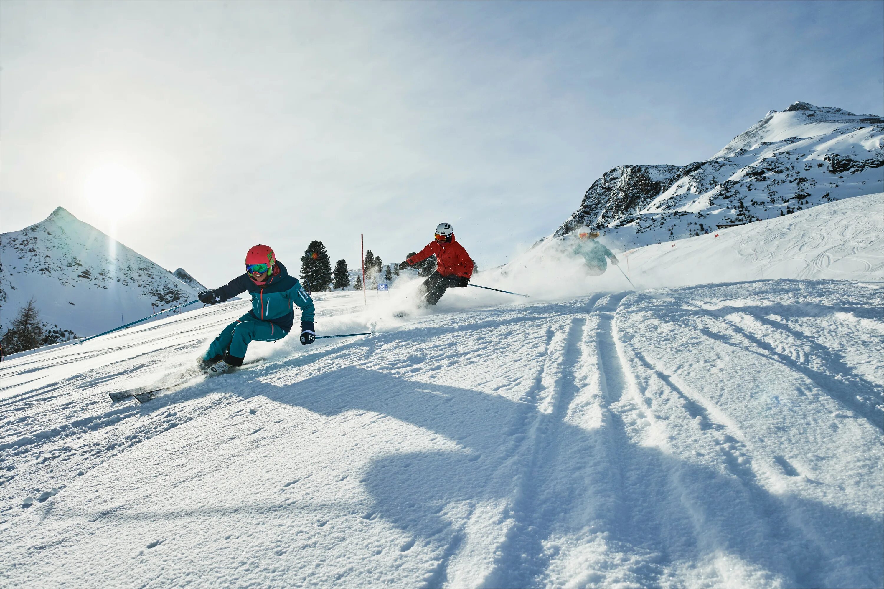 Skiing holiday. Горнолыжный курорт. Горнолыжка. Горнолыжный курорт без людей. Пейзаж горнолыжный курорт.