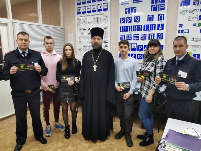 График работы гибдд в дзержинске нижегородской области Сотрудники Дзержинской Госавтоинспекции поздравили водителей-женщин 6 марта 2023