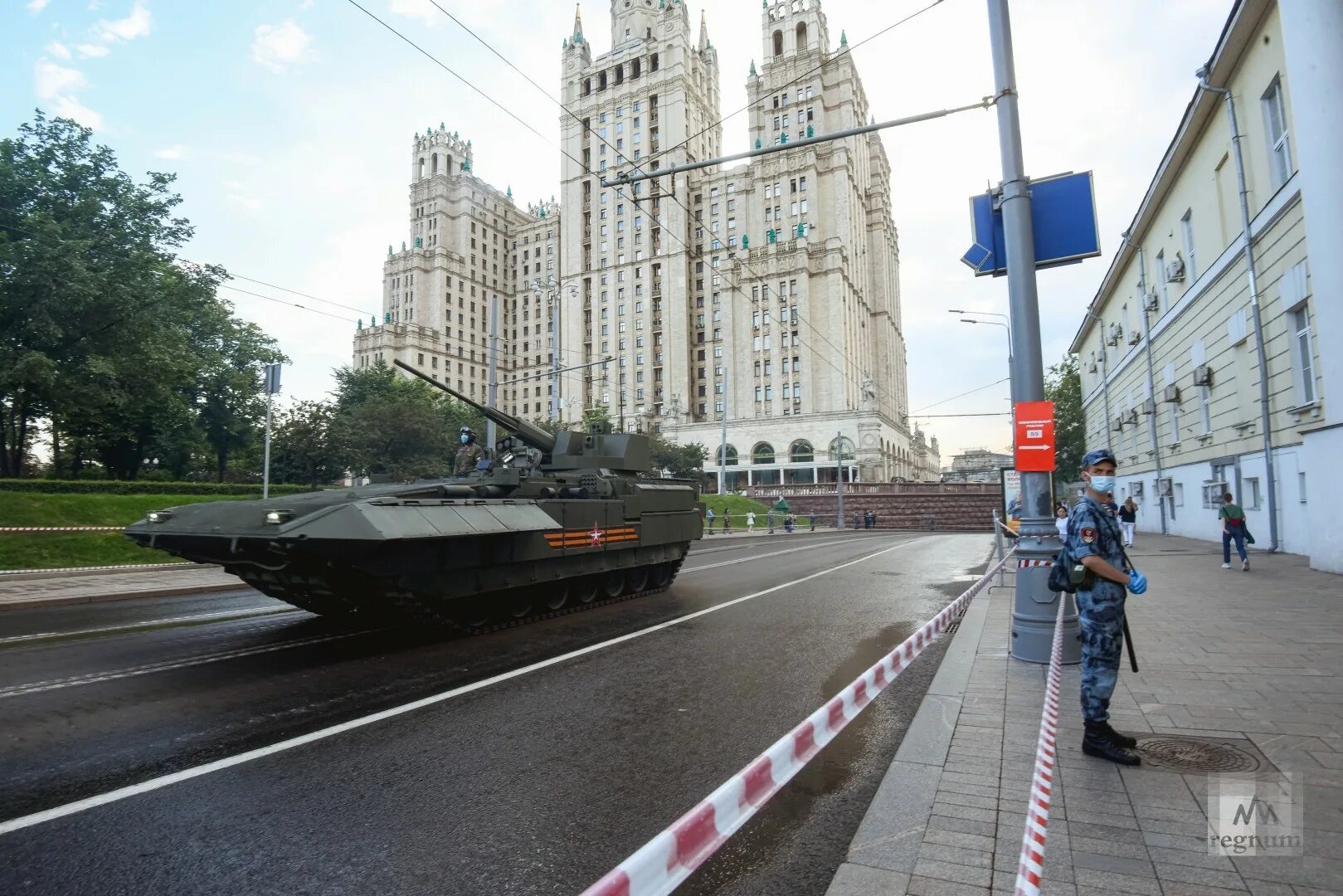 Московский военный. Военная техника на Баррикадной. Военная техника на улицах Москвы. Парад Победы на Баррикадной. Военная техника в центре Москвы.