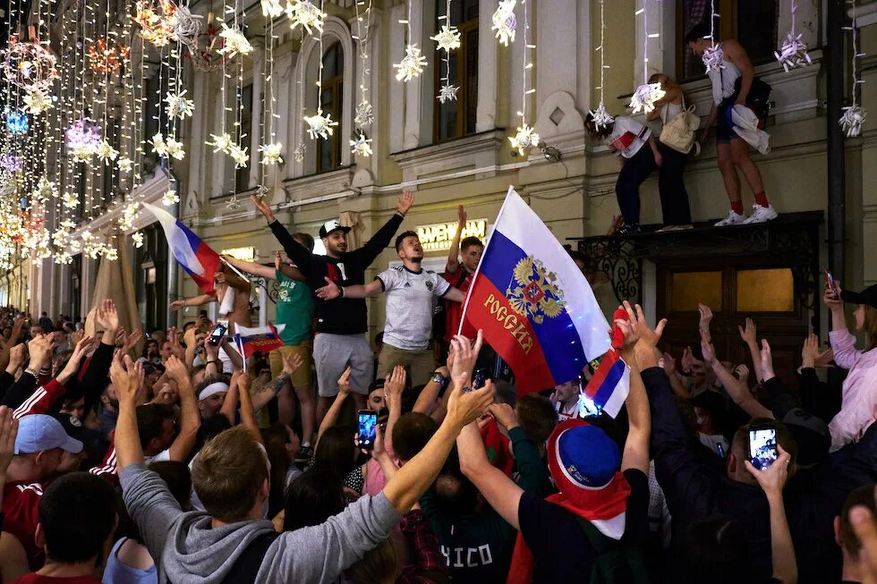 Международная победа россии. Болельщики. ЧМ 2018 Москва. Болельщики Россия на ЧМ В Москве.