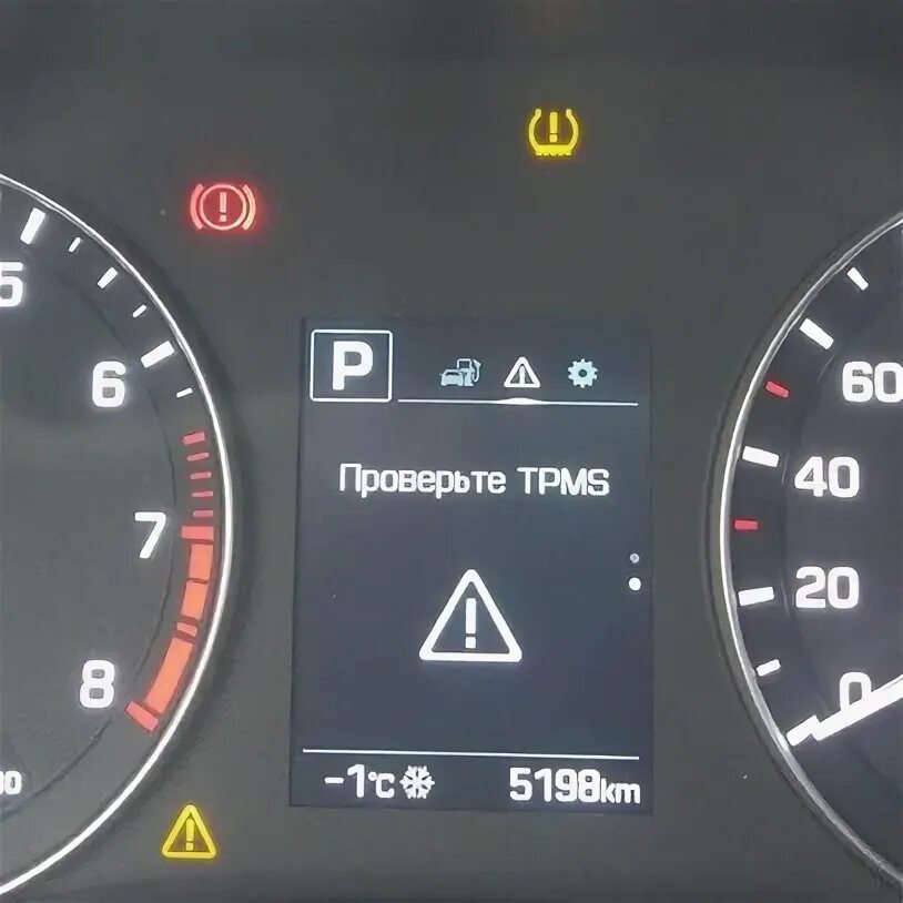 Неисправность системы tpms. Датчик давления в шинах Хендай Крета. Хендай Крета ошибка датчика давления в шинах. Датчик давления в шинах Creta 2021. Индикатор датчика давления в шинах Хундай ix35.