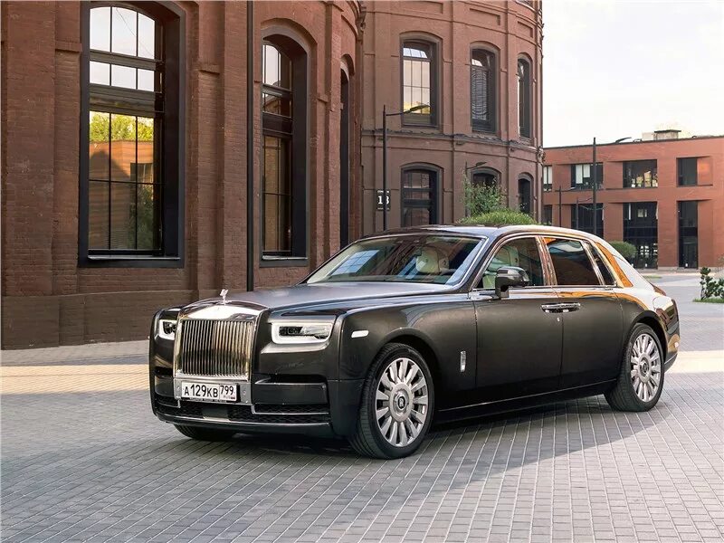 Роллс ройс с охраной. Rolls royce phantom кортеж. Кто ездит на роллс ройсе. Роллс ройс с геликом. Rr ghost 2021.