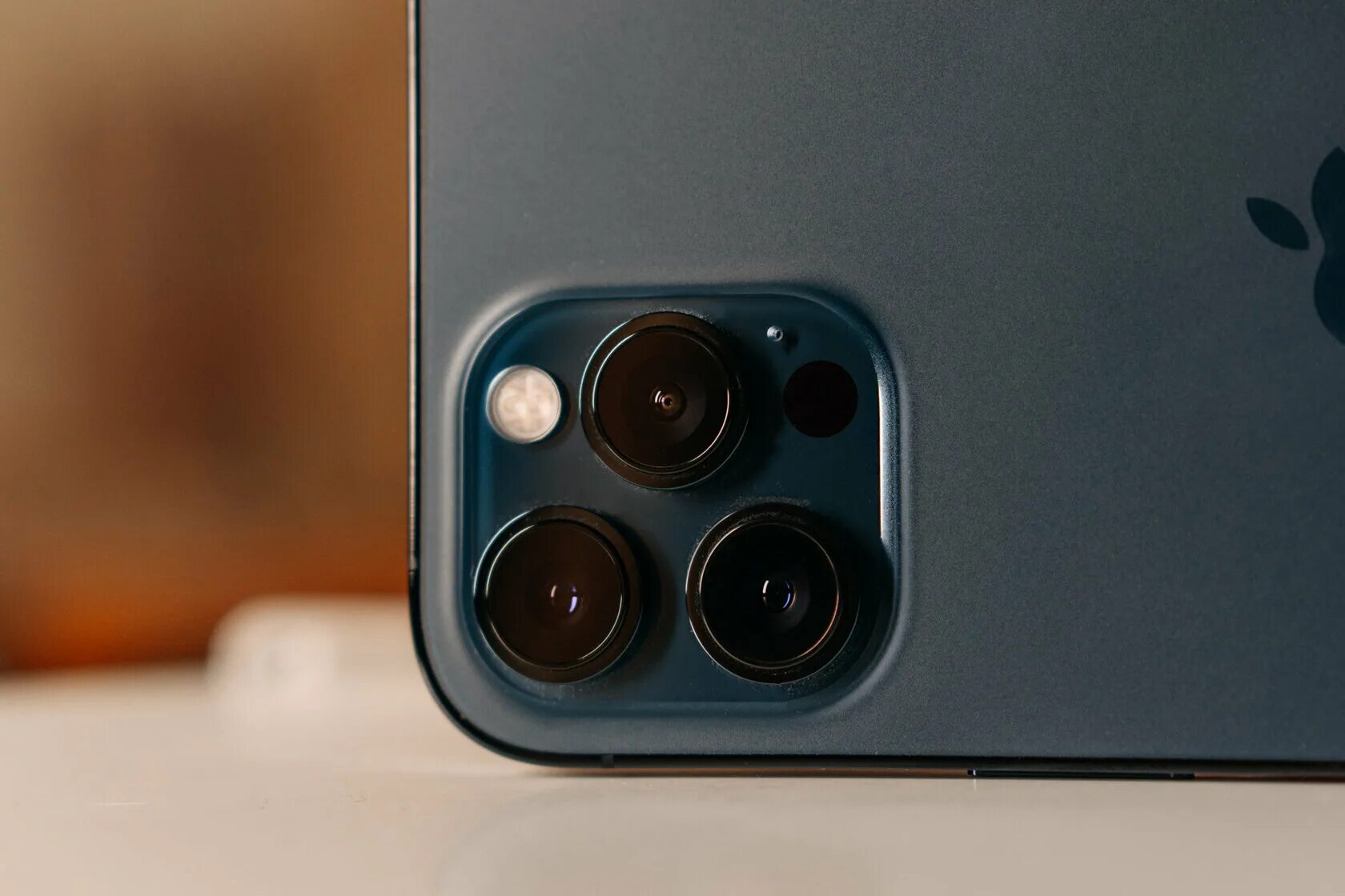 Тигр промакс 7. Iphone 12 pro max camera. 12 pro max камера. 12 промакс.