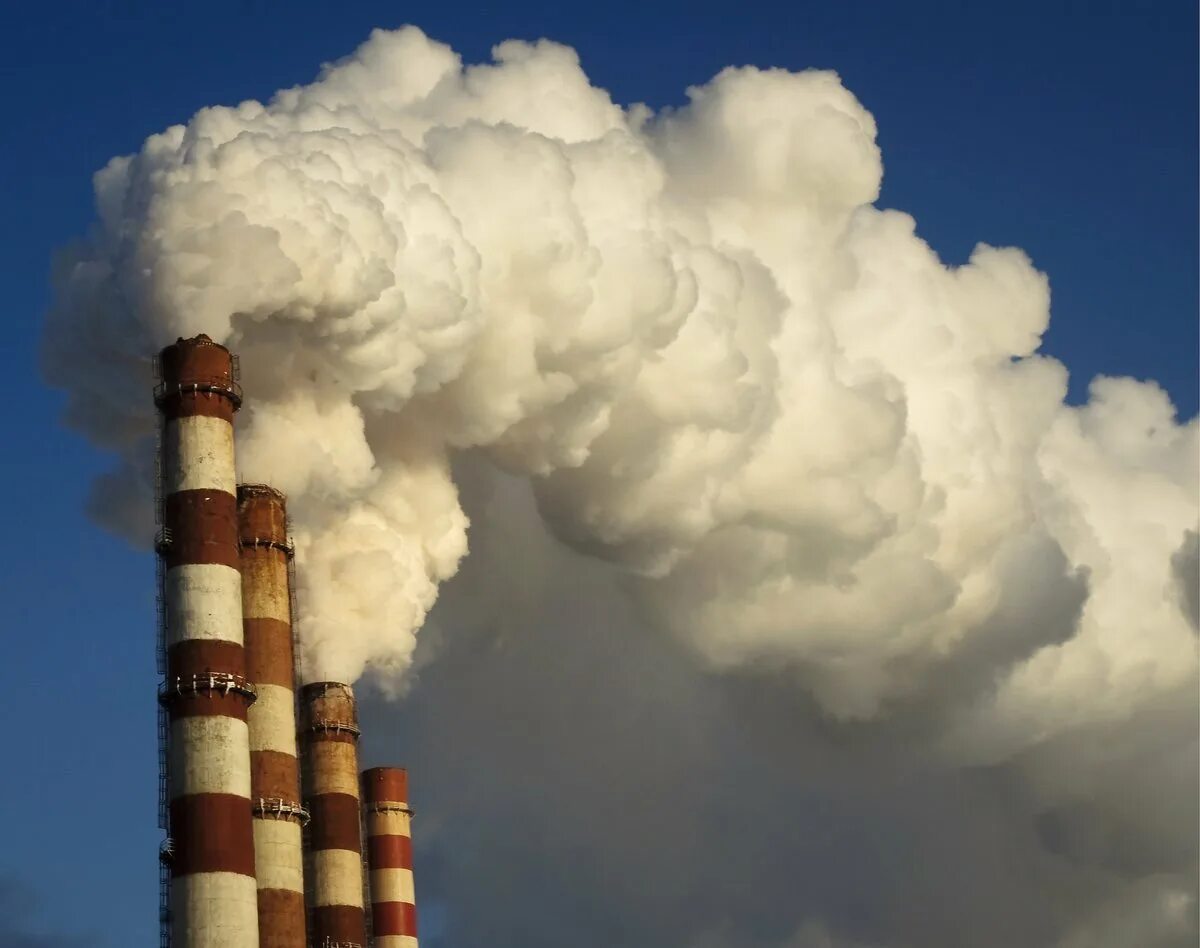 Дым из трубы. Загрязнение воздуха. Загрязнение воздуха арт. Много дыма из трубы. Череповец грязный город.