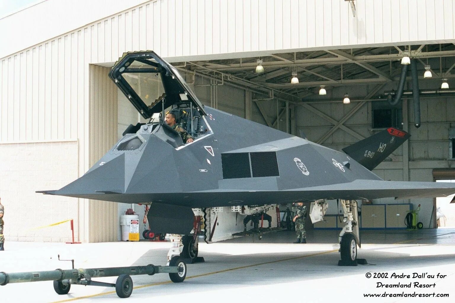 Истребитель стелс. Самолет стелс f-117. F-117 Nighthawk. Ф117 стелс истребитель. Стелс самолет невидимка.