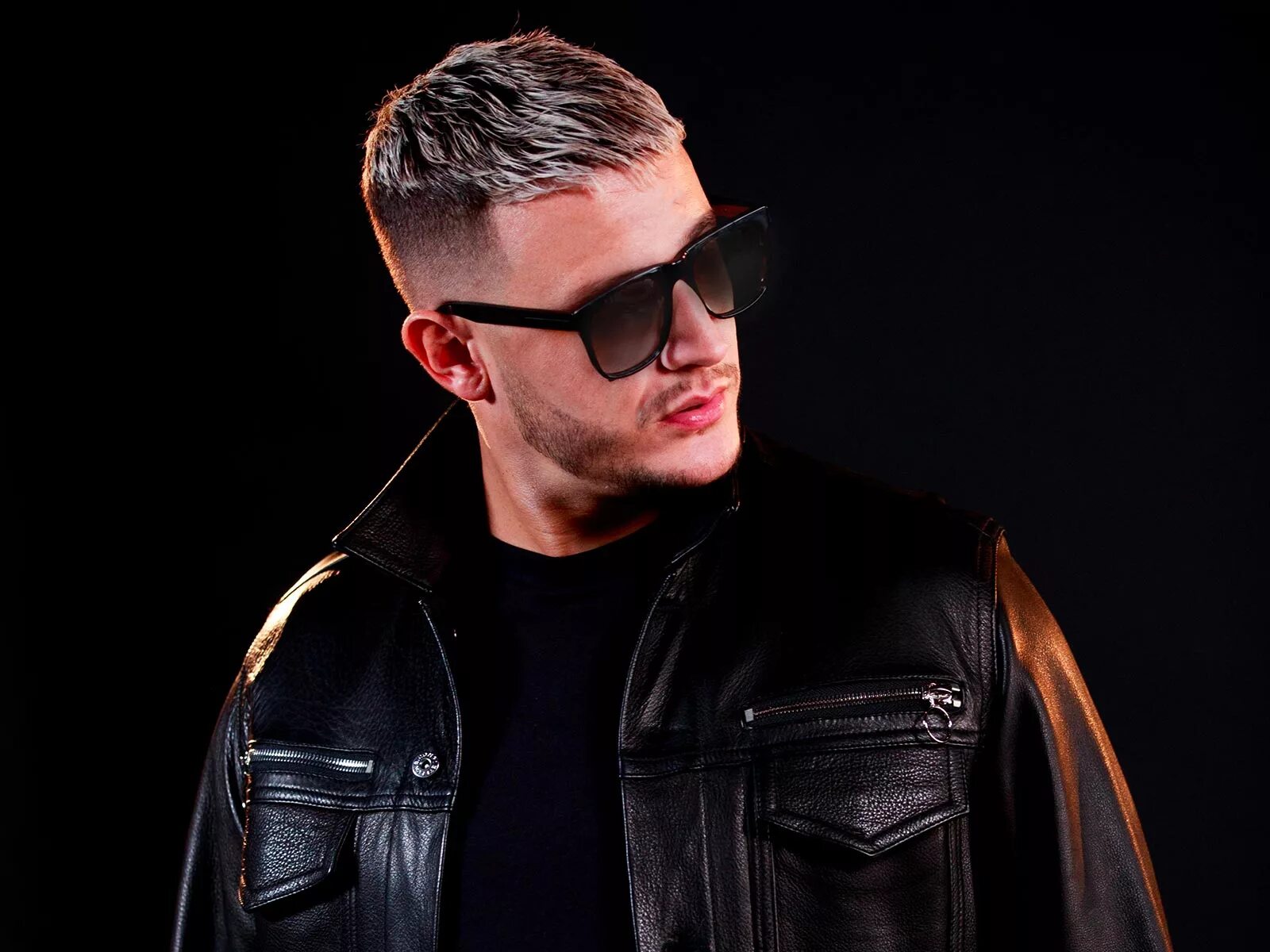 Снейк слушать. DJ Snake. DJ Snake 2022. Дж Снейк без очков. DJ Snake без очков 2021.