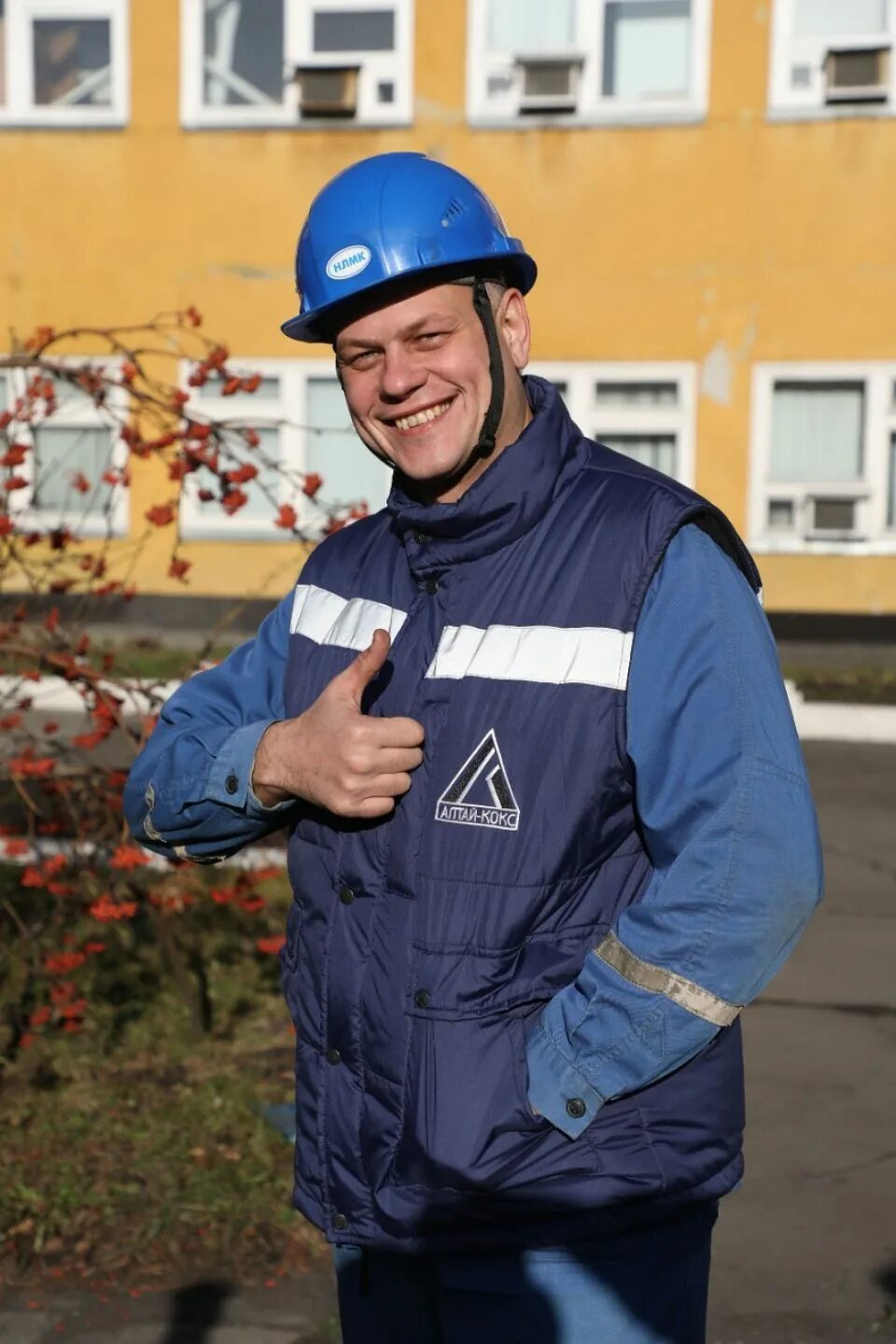 Завод алтай кокс в заринске. Алтай кокс заринск логотип. Алтай кокс телефон. Нлмк логотип. Алтай кокс заринск.
