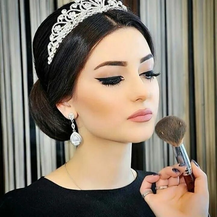 Instagram o rganish. Красивые свадебные прически. Стильная свадебная прическа на средние волосы. Ажурные косички на длинные волосы. Кавказские свадебные прически.