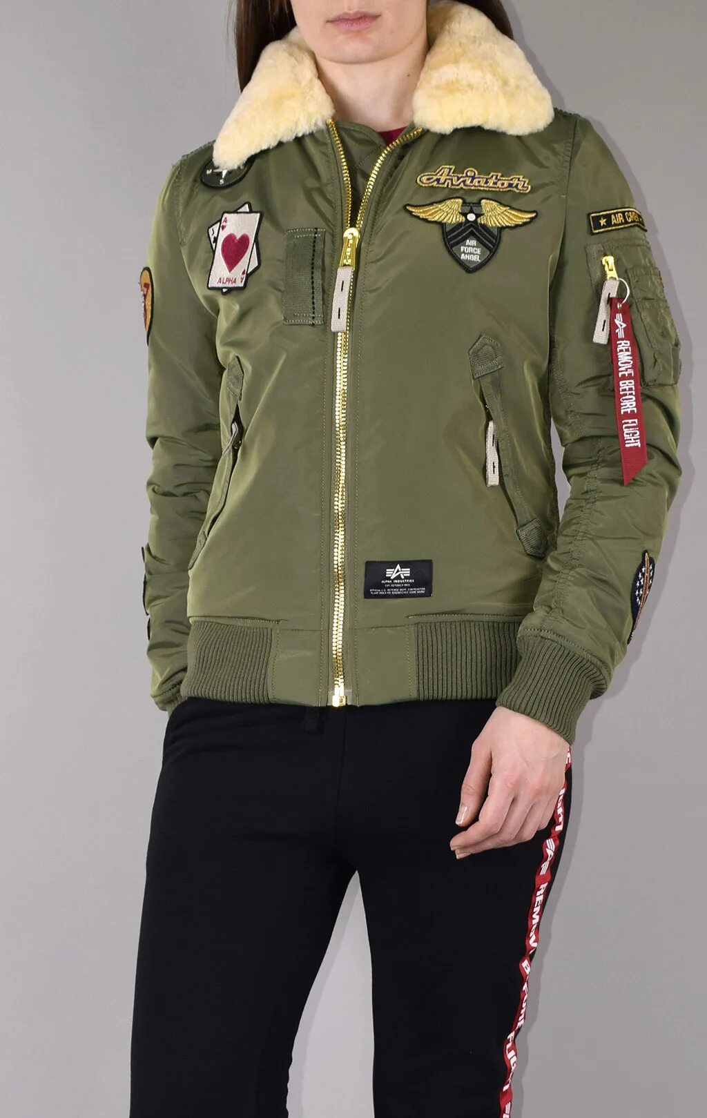 Alpha industries женская. Нашивка Альфа Индастриз. Куртка Альфа Индастриз женская. Нашивки на куртках Альфа Индастриз. Alpha industries женский