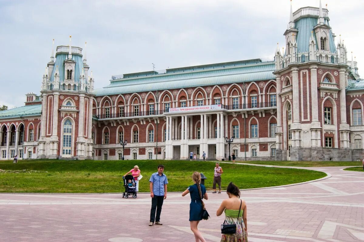 Дворцово-парковый ансамбль в Царицыно Баженов. Баженов Царицынский дворец. Усадьба Царицыно Баженов. Подмосковная усадьба Царицыно Архитектор Баженов. Царицыно в москве сегодня