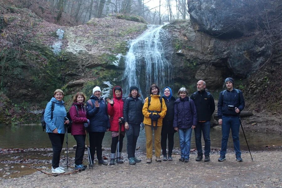 Опа по секретным тропам. Секретная тропа сериал. Опа по секретным тропам. Опа опа мем. Хребет грузинка пещера.