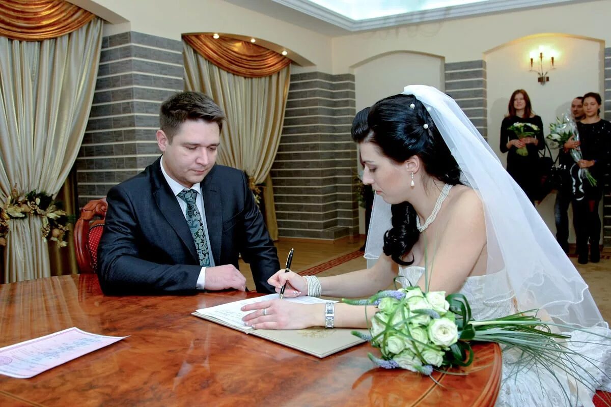 Работа загса в орле. Загс на пролетарской горе орел. Орловский загс. Орловский загс. Загс орлов.