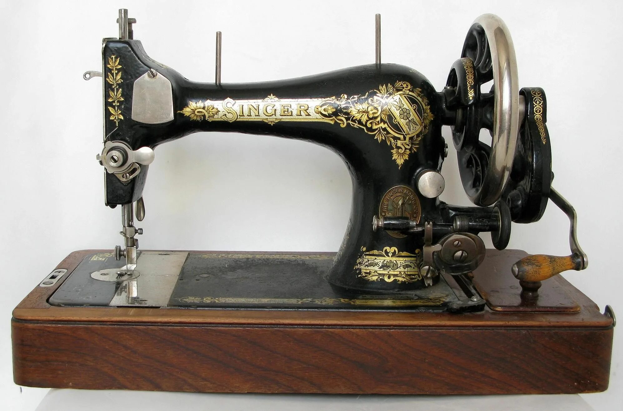 Французские швейные машинки. Швейная машинка (Zinger super 2001). Зингер швейная машинка 1902н. Швейная машинка Зингер 1851. Швейная машина Singer 1904г.