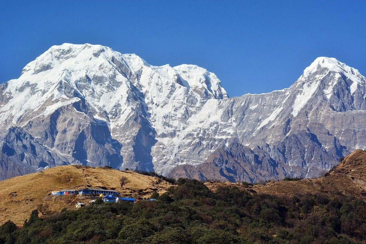 Какая протяженность гималаев. Непал Гималаи. Горы Гималаи фото. Лето горы Гималаи. Катманду Гималаи Teahouse.