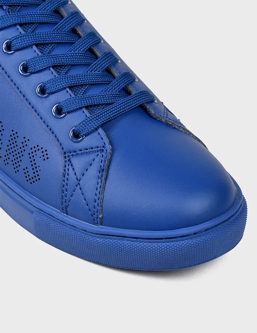 Кроссовки с синей подошвой. Синие кеды ОРТЕКА. Синие кеды женские. Голубые кроссовки. Кеды на синей подошве.