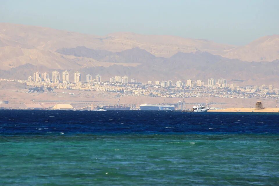 Современная иордания. Красное море пляж города. Прическа акаба. Aqaba город. Песня акаба акаба.