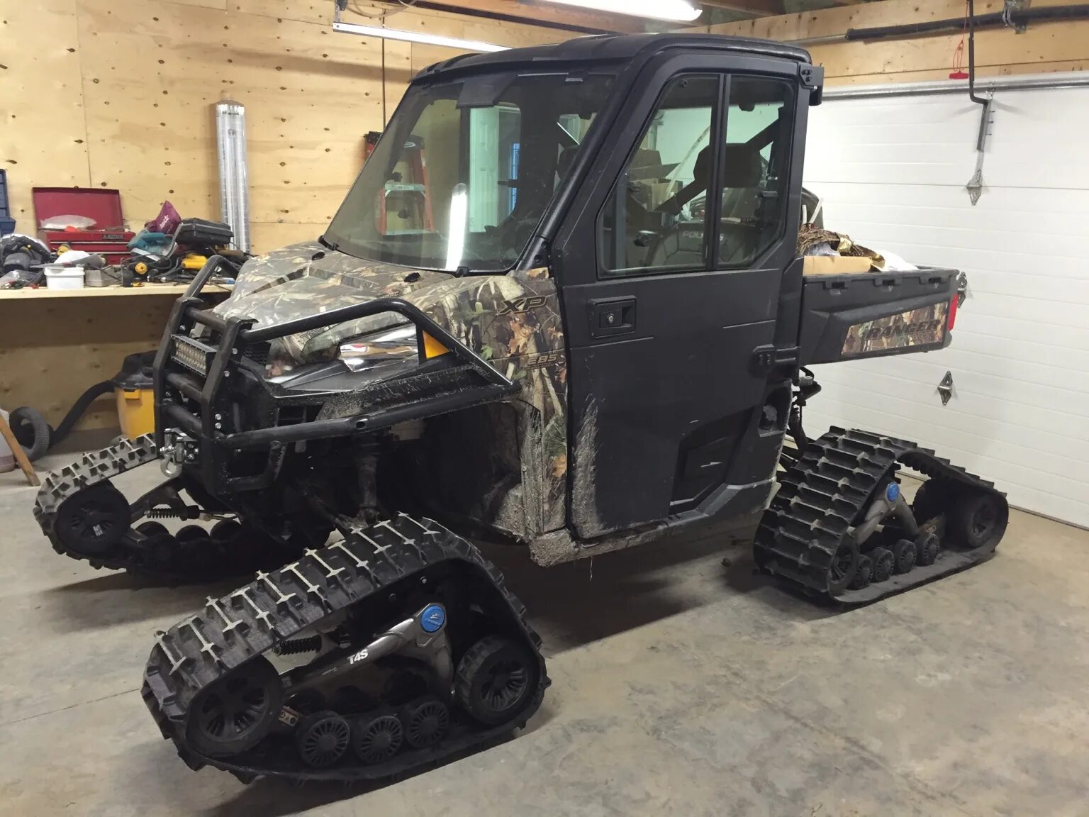 Гусеницы поларис. Polaris ranger xp 900 на гусеницах. гусянка на rzr 800 ranger. polaris 6x6 гусеницы. polaris ranger 400 на гусеницах.