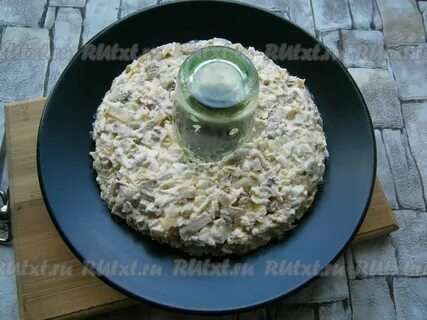 Салат леший с грибами и курицей слоями