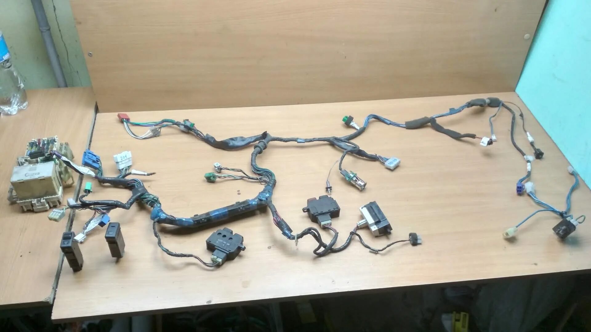 Иж планета 4 схема электрооборудования 12 вольт. Проводка 4. Террано 1 2. Проводка 4. Мазда 626 проводка фары.