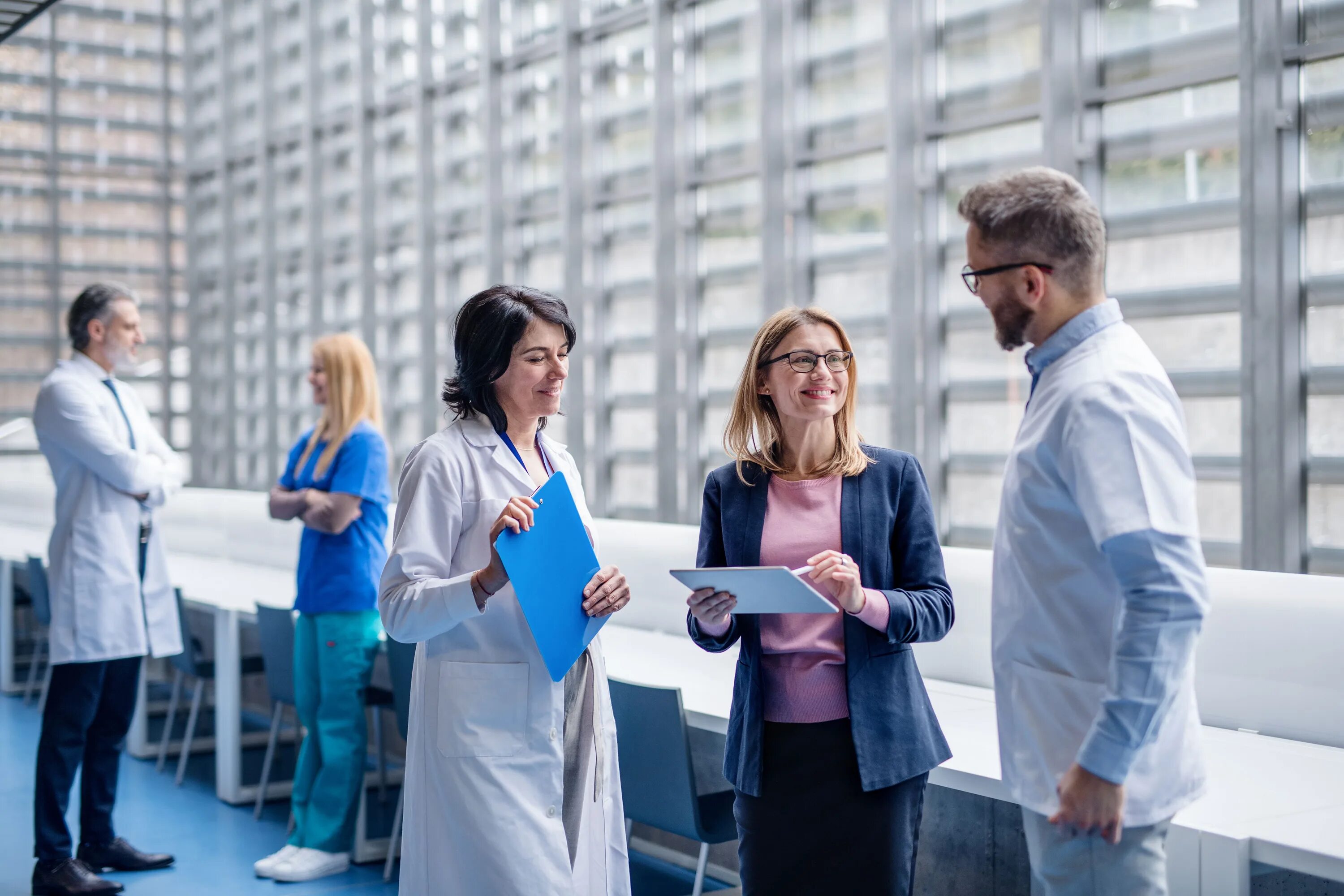 Обучение медицинских представителей. Медицинский представитель фармацевтической компании. Медицинский представитель и врач. Медицинский представитель. Медицинский представитель.