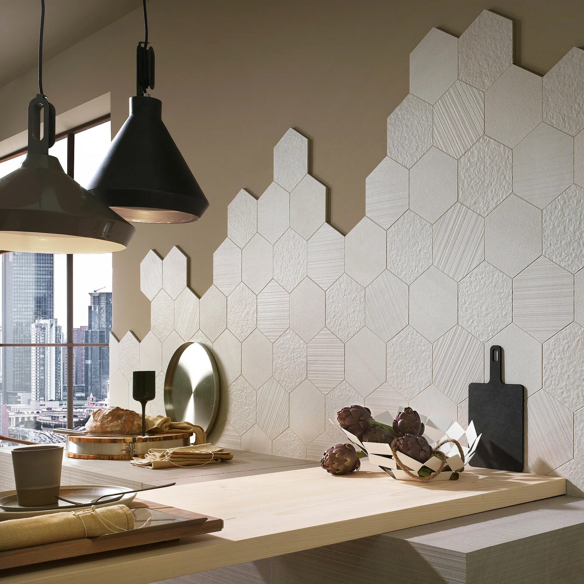 Декор стены на кухне. Стена на кухне соты. Kerama marazzi шестиугольная плитка. Зеркальный фартук гексагон. Шестиугольная плитка керама марацци.