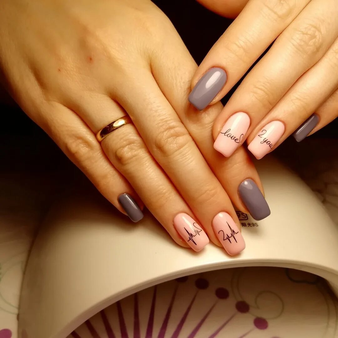 шдак на короткие ногти. красивые короткие ногти. нюдовый маникюр шеллак. маникюр красивый повседневный. дизайн коротких ногтей для женщин.