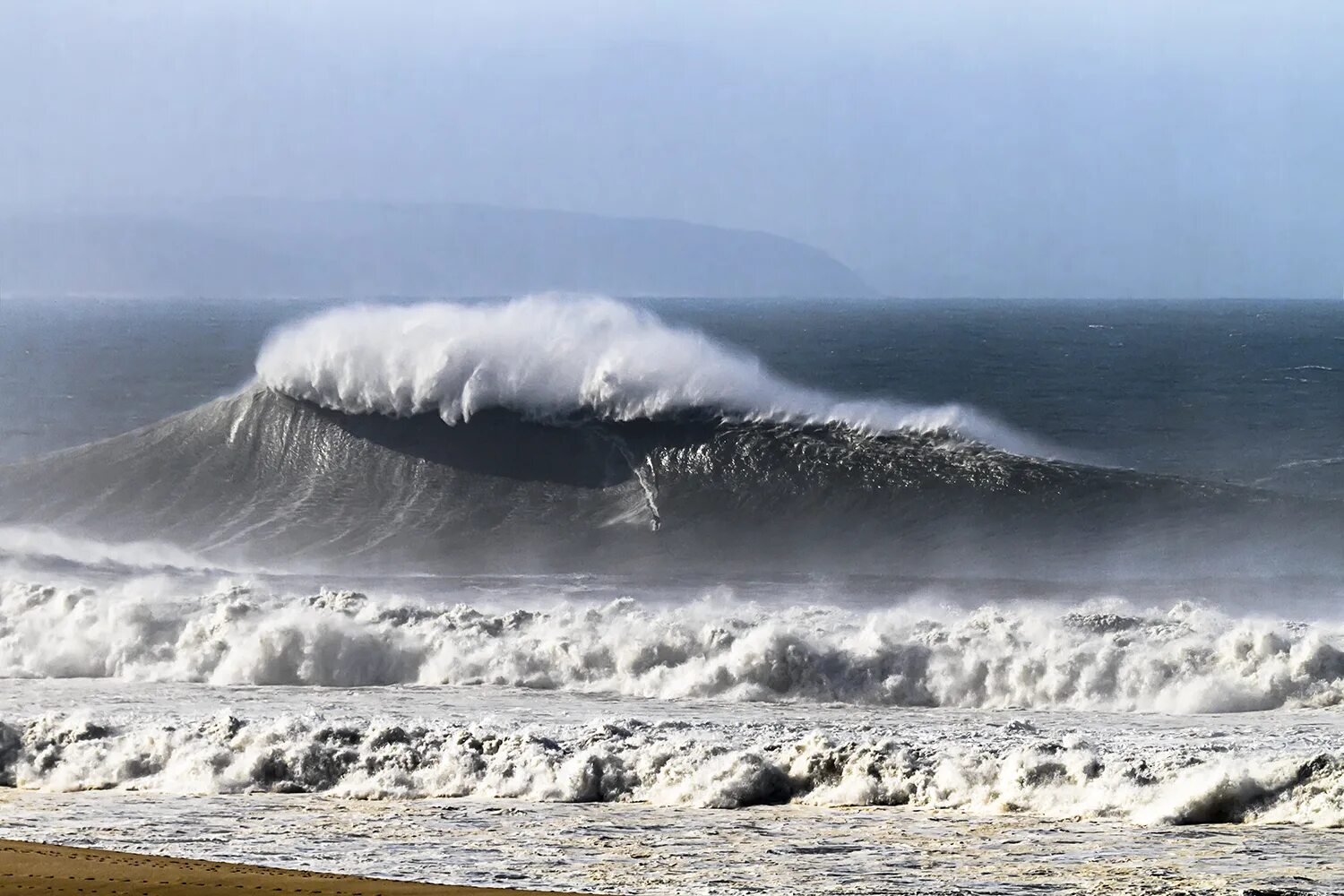 Самая высокая волна. ЦУНАМИ 20 метров. ЦУНАМИ 530 М. Гигантские волны. Самая большая волна ЦУНАМИ.