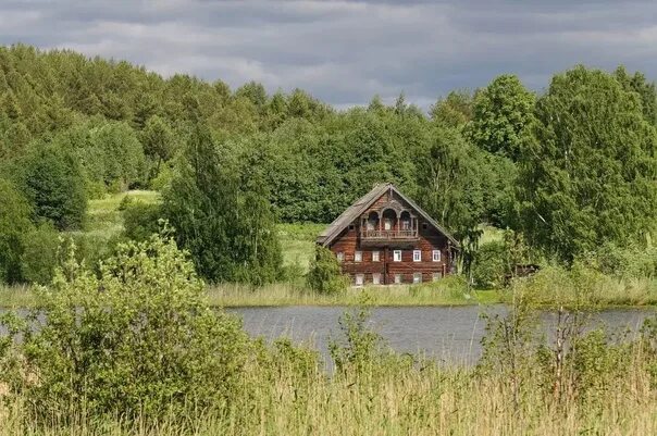 Дом у петровых небольшой даже в испепеляющую. Дом купца белоглазова в заонежье. тимохово карелия. заонежская деревня. карелия дом белоглазова.